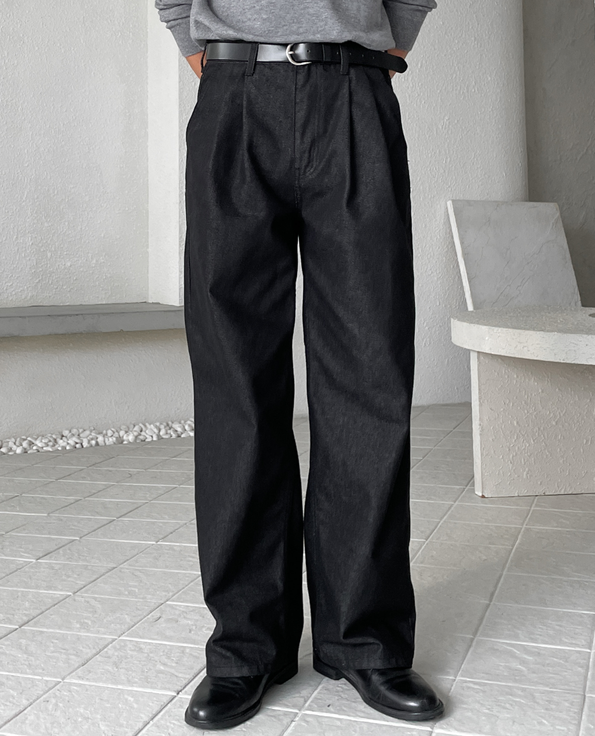 Men's Straight Leg Jeans Single Pleat Front Clean Hem with Belt Loops