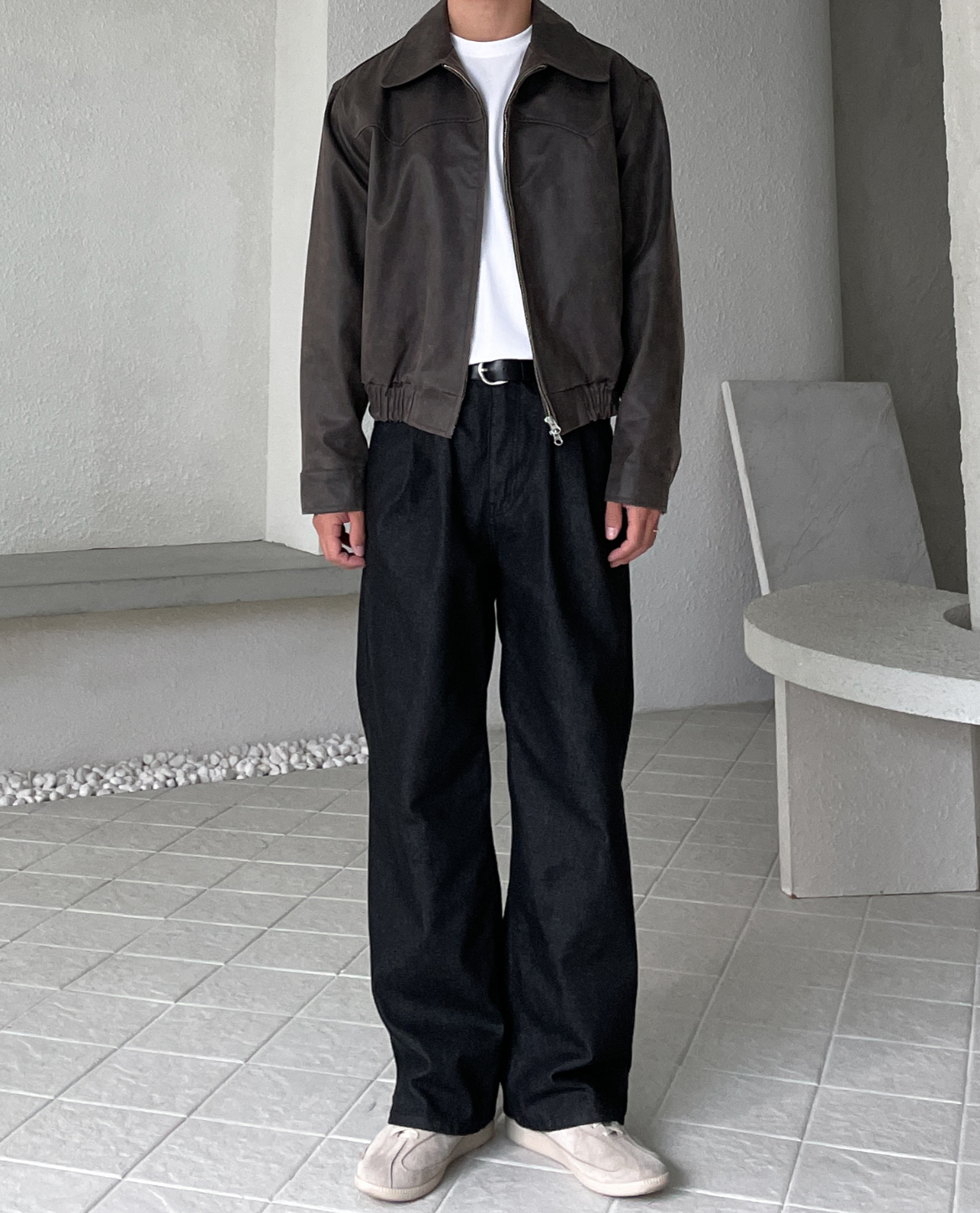 Men's Straight Leg Jeans Single Pleat Front Clean Hem with Belt Loops