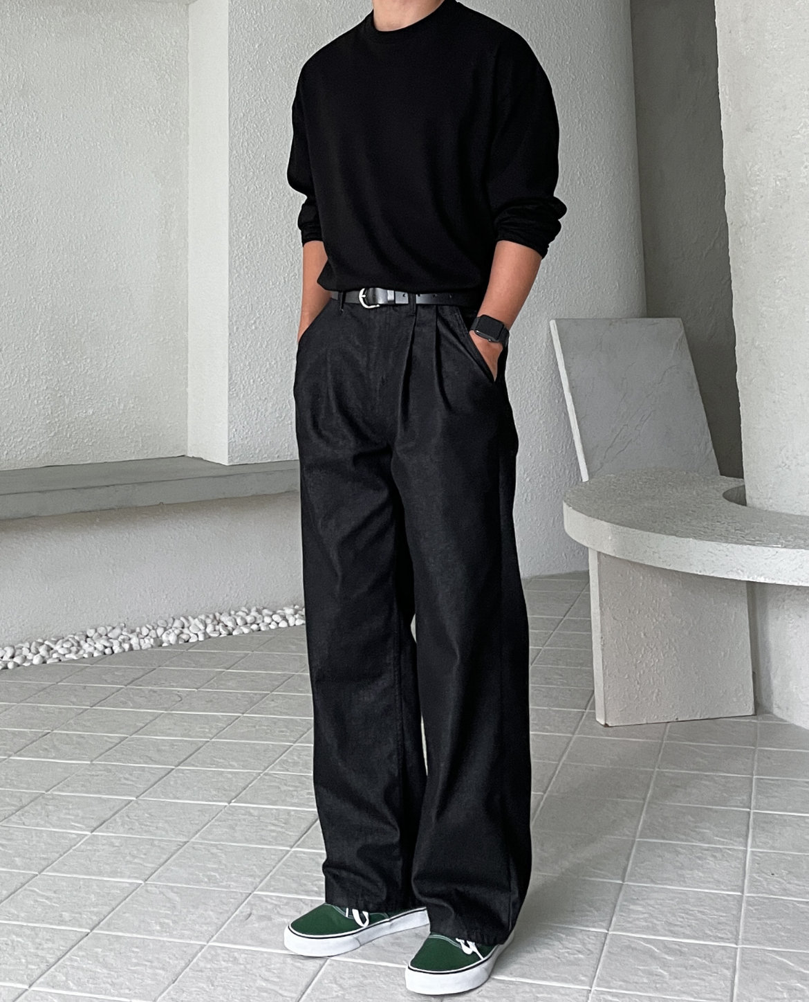 Men's Straight Leg Jeans Single Pleat Front Clean Hem with Belt Loops
