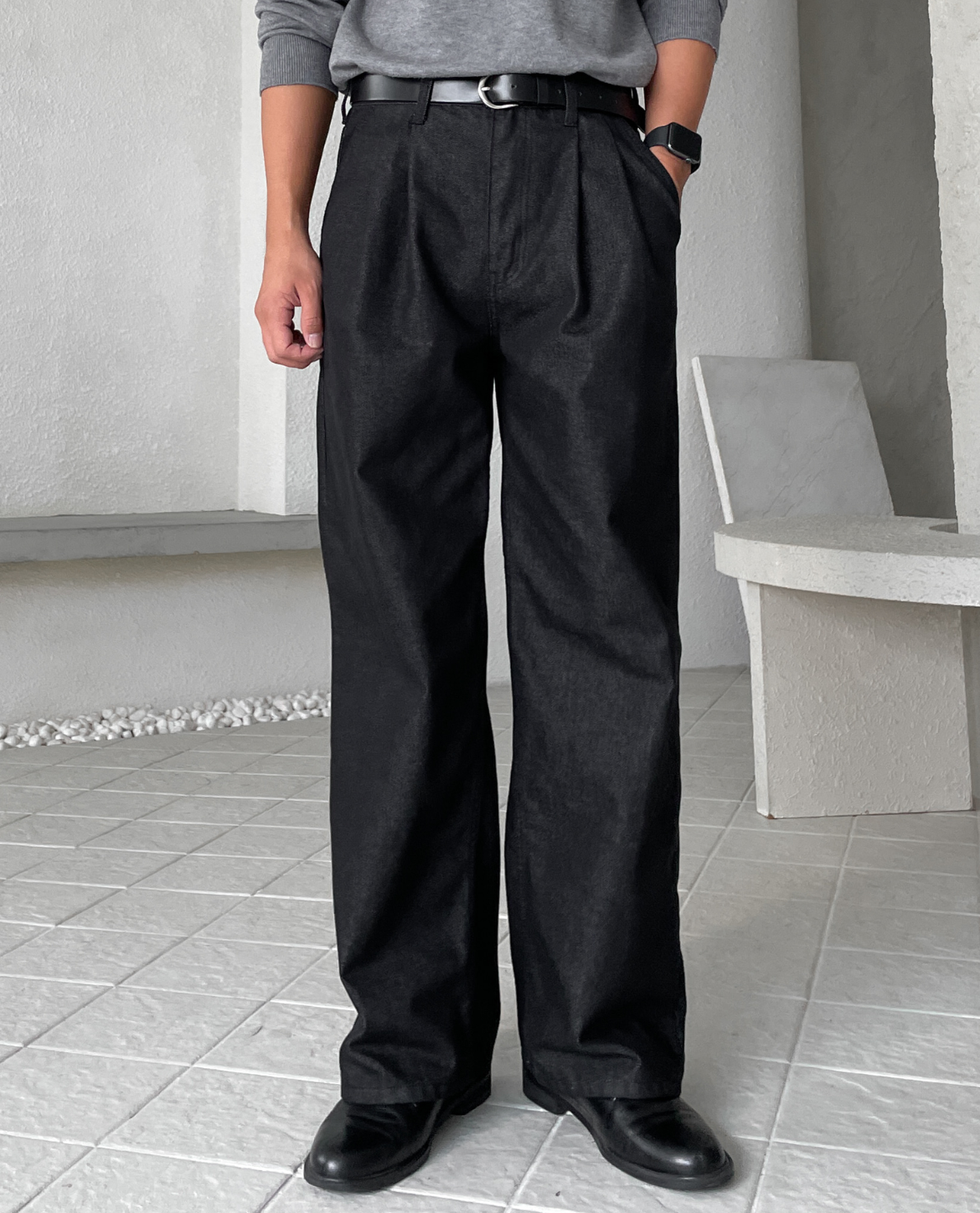 Men's Straight Leg Jeans Single Pleat Front Clean Hem with Belt Loops